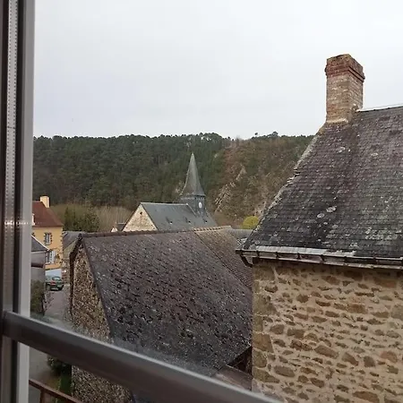 Entier Plein Centre De St Leo, 2 Ch, 4 Pers * Saint-Léonard-des-Bois