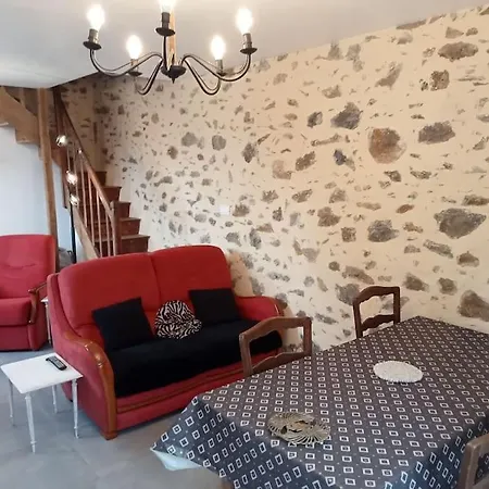 Entier Plein Centre De St Leo, 2 Ch, 4 Pers Holiday home Saint-Leonard-des-Bois