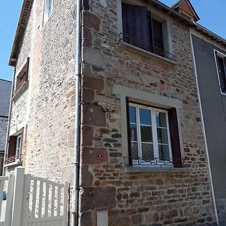 Entier Plein Centre De St Leo, 2 Ch, 4 Pers Saint-Léonard-des-Bois