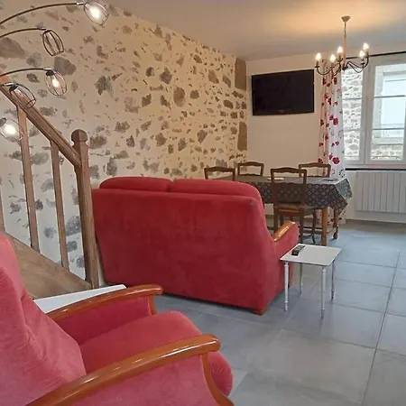 Entier Plein Centre De St Leo, 2 Ch, 4 Pers