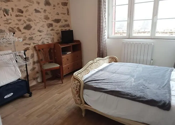 Сasa de vacaciones Entier Plein Centre De St Léo, 2 Ch, 4 Pers Saint-Léonard-des-Bois