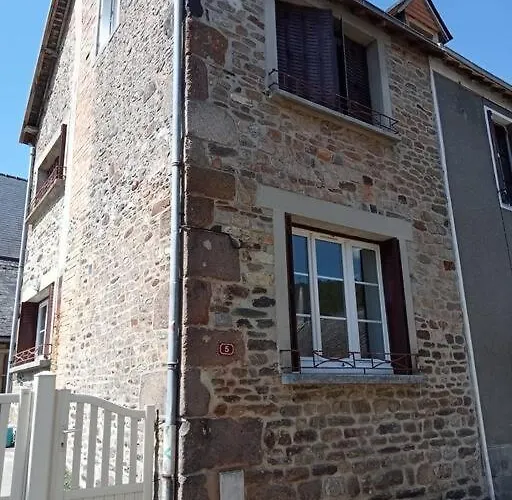 Entier Plein Centre De St Léo, 2 Ch, 4 Pers Saint-Léonard-des-Bois