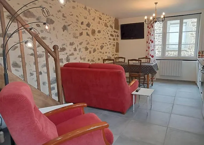 Entier Plein Centre De St Léo, 2 Ch, 4 Pers